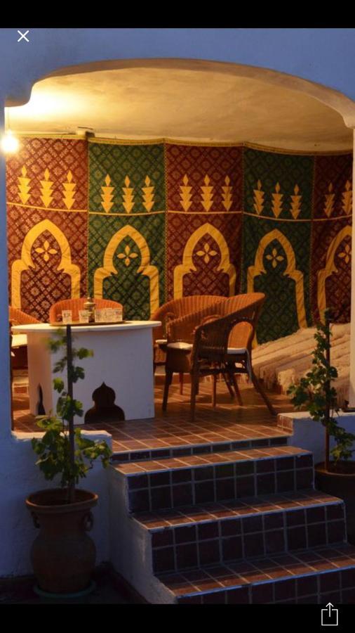 Riad Alkatib แมกเนส ภายนอก รูปภาพ
