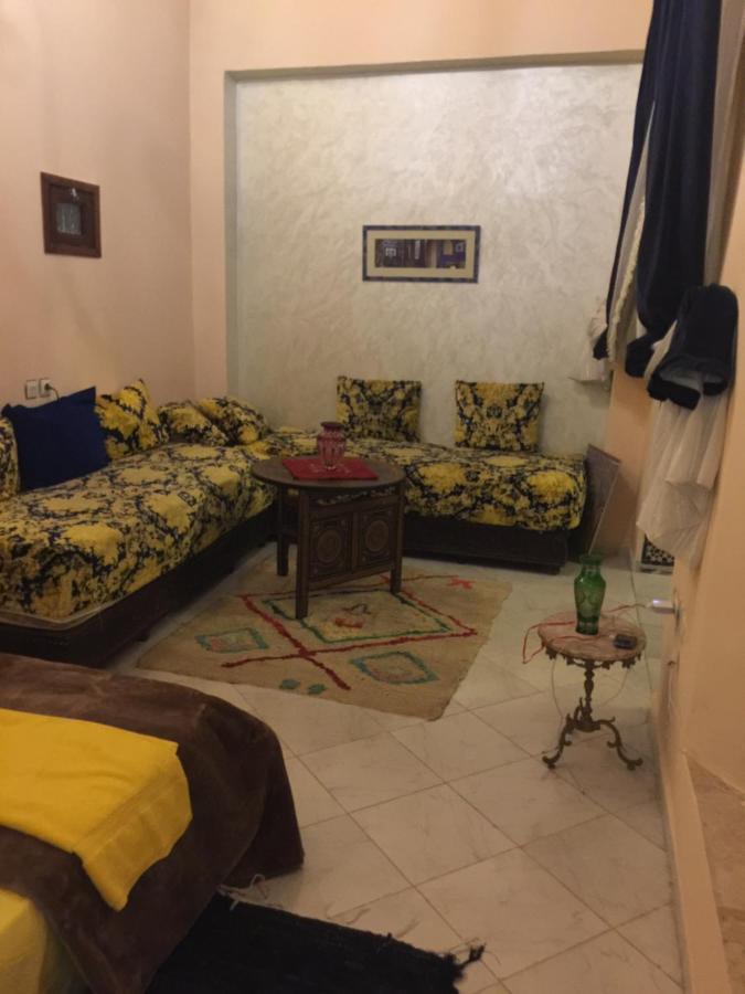 Riad Alkatib แมกเนส ภายนอก รูปภาพ