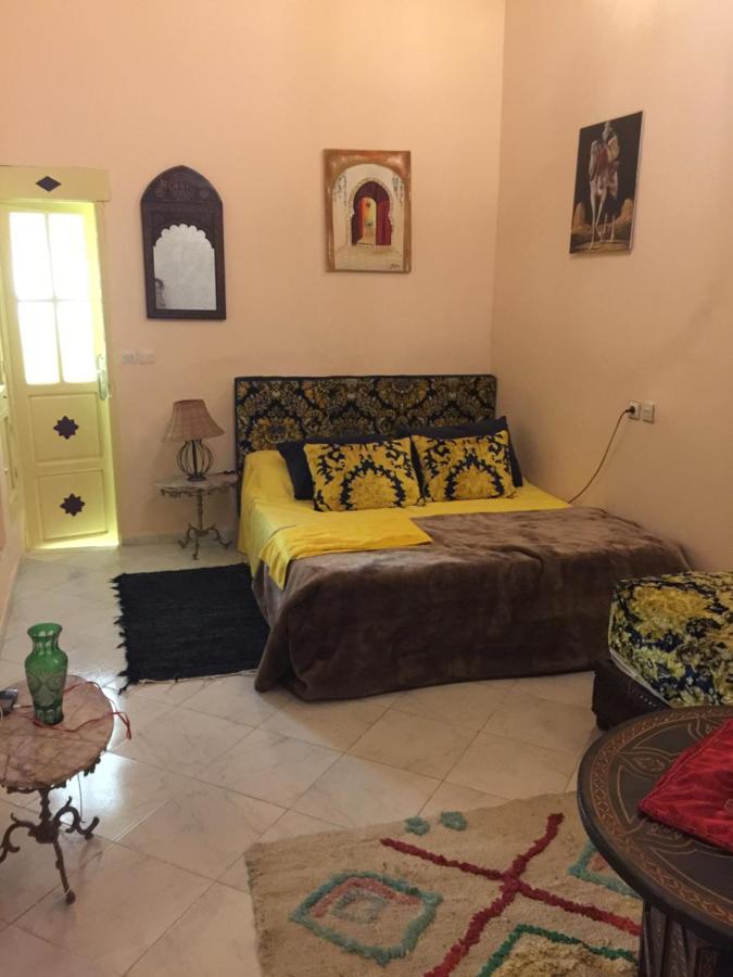 Riad Alkatib แมกเนส ภายนอก รูปภาพ