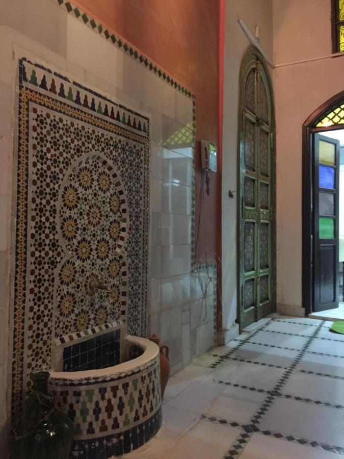 Riad Alkatib แมกเนส ภายนอก รูปภาพ