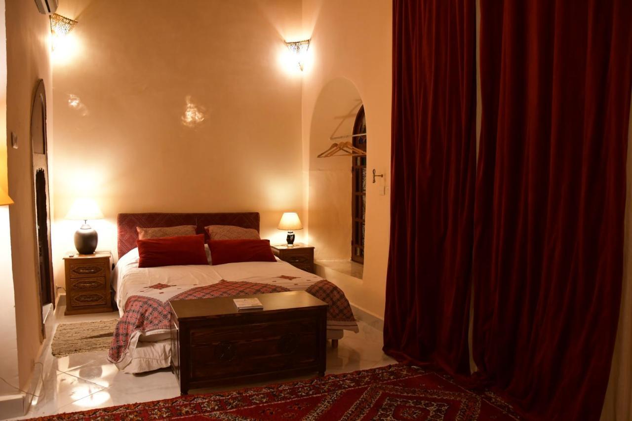 Riad Alkatib แมกเนส ภายนอก รูปภาพ