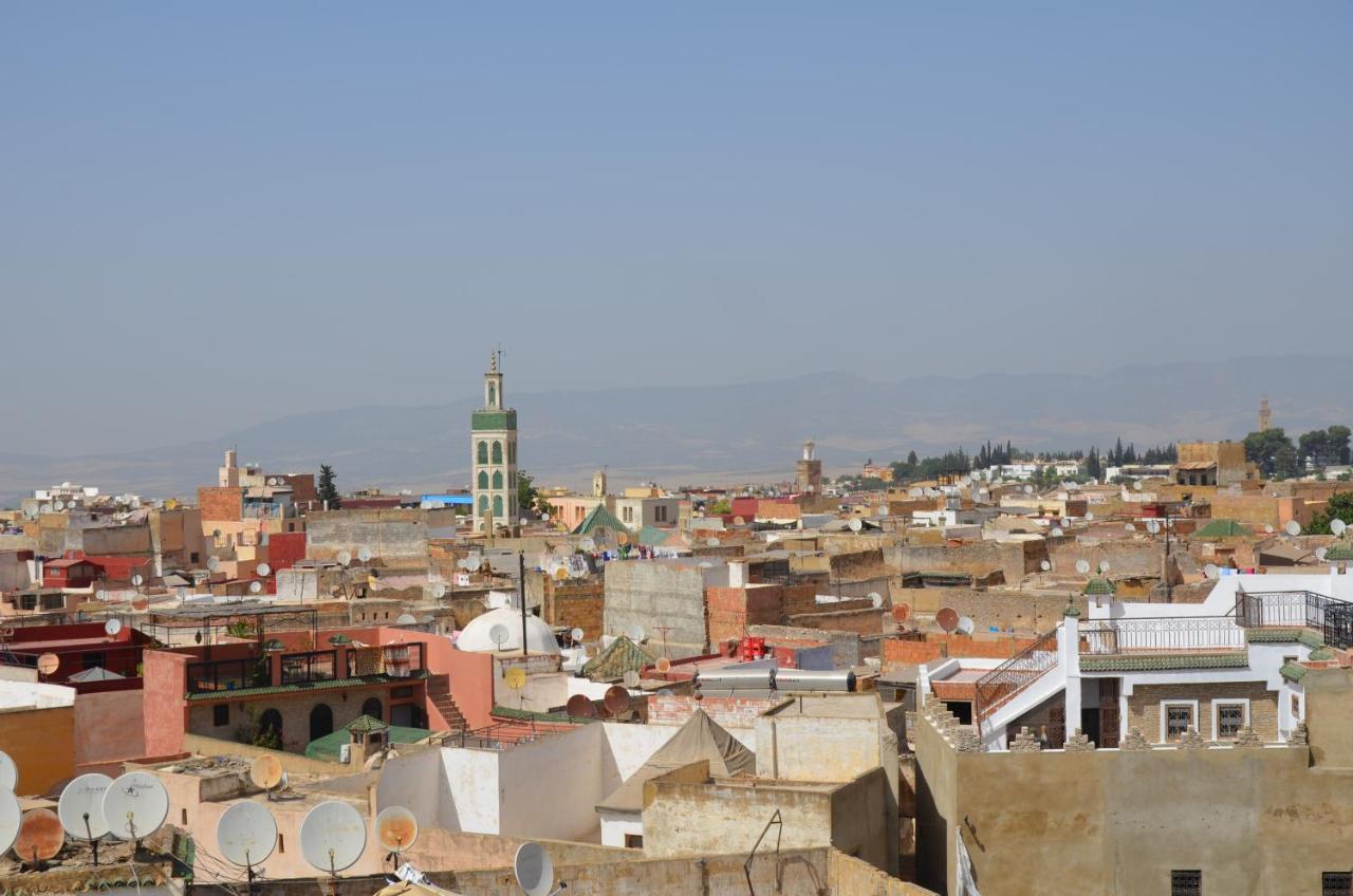 Riad Alkatib แมกเนส ภายนอก รูปภาพ