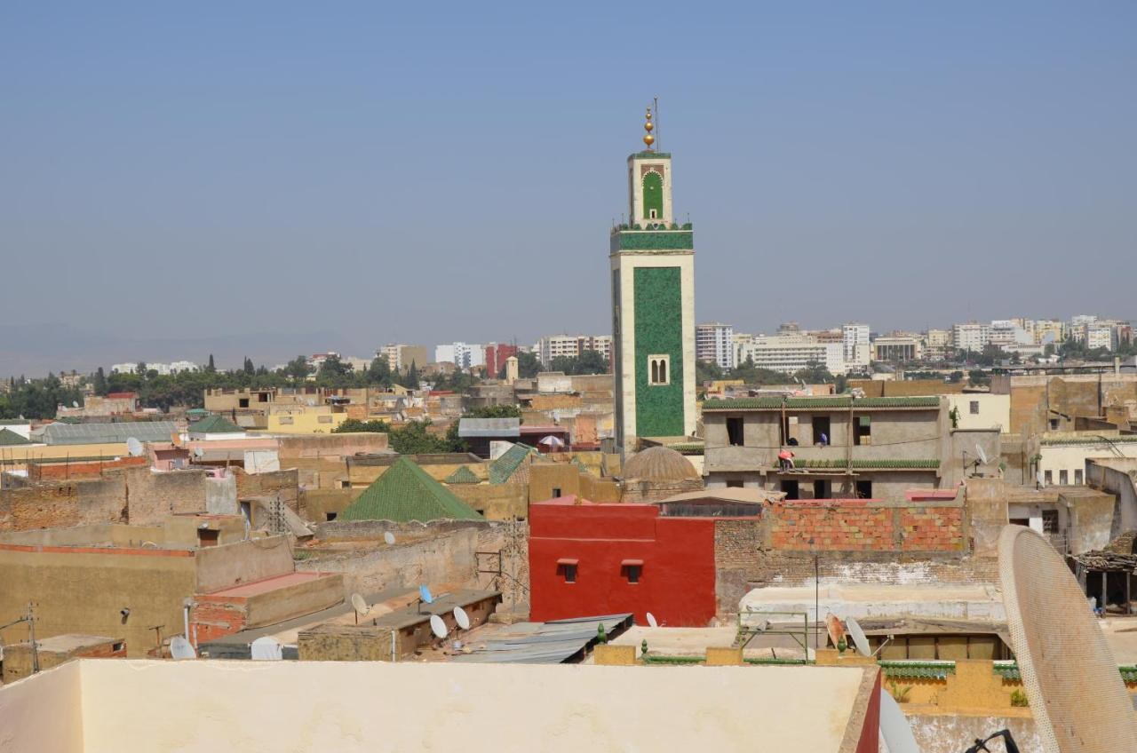 Riad Alkatib แมกเนส ภายนอก รูปภาพ