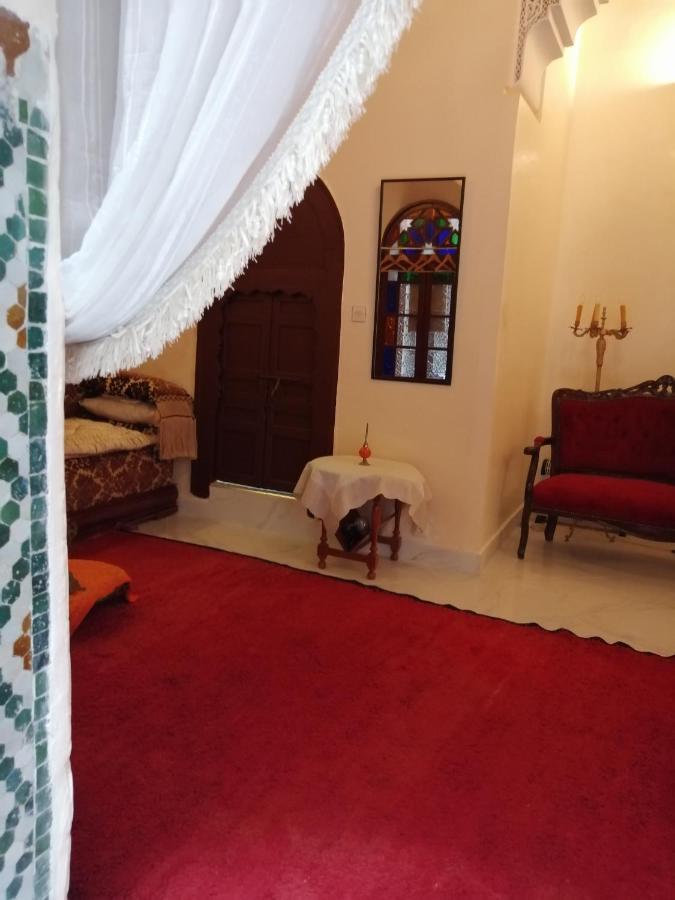 Riad Alkatib แมกเนส ภายนอก รูปภาพ