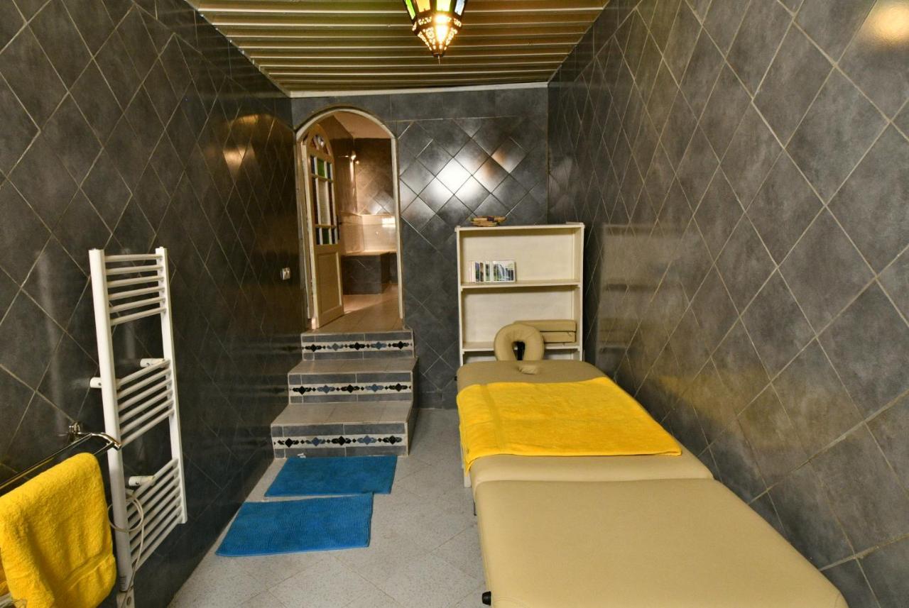 Riad Alkatib แมกเนส ภายนอก รูปภาพ