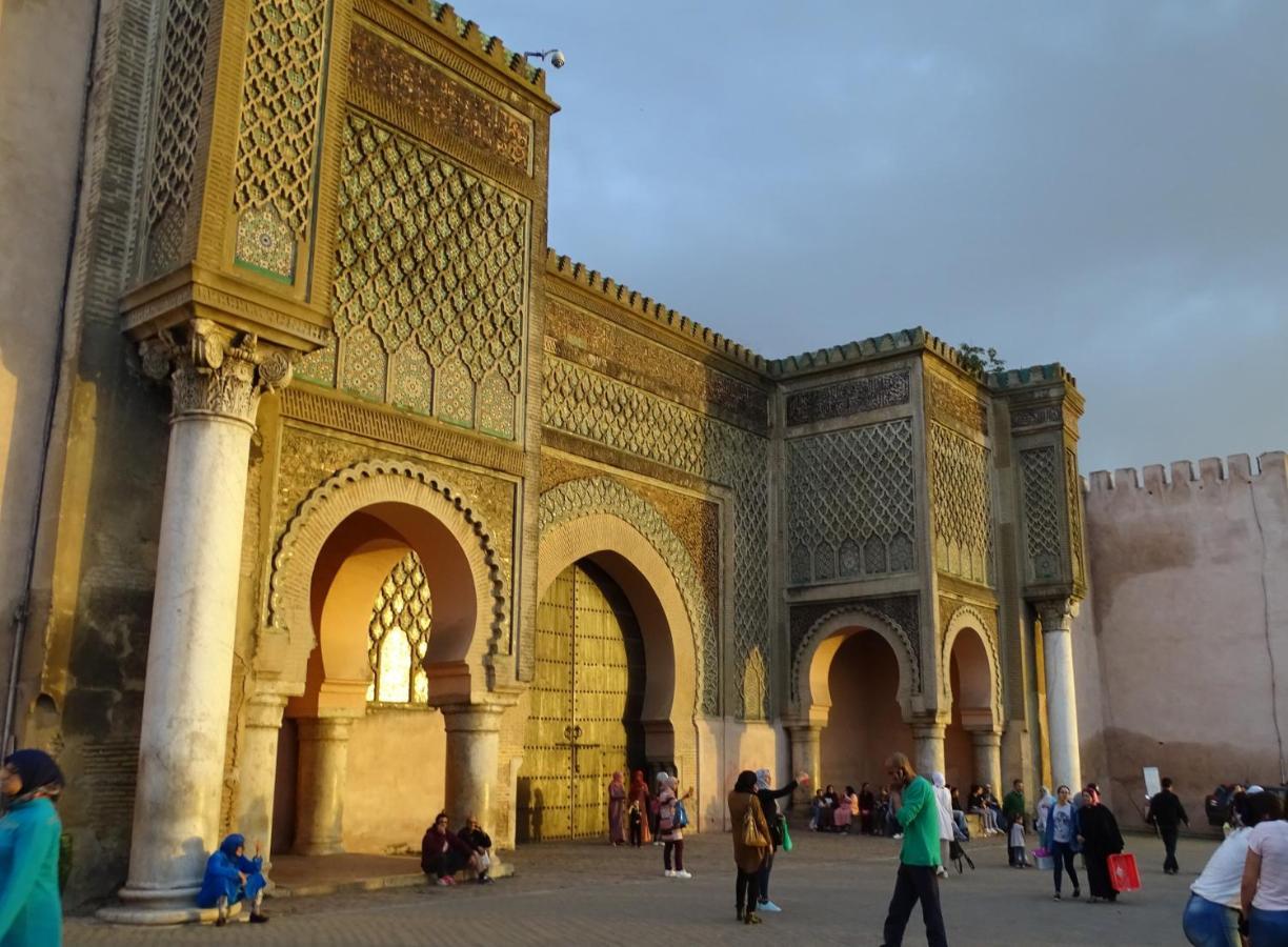Riad Alkatib แมกเนส ภายนอก รูปภาพ