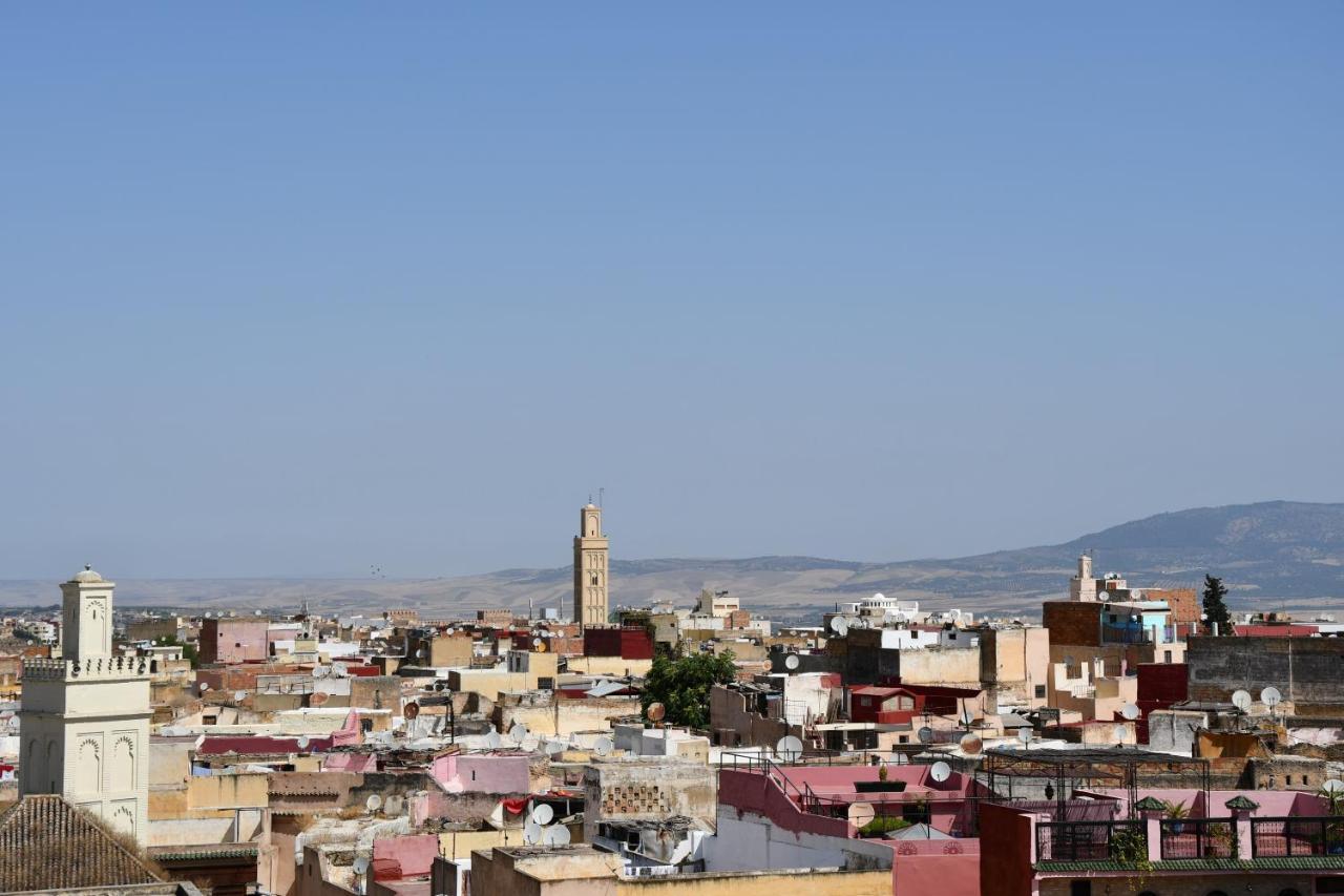 Riad Alkatib แมกเนส ภายนอก รูปภาพ