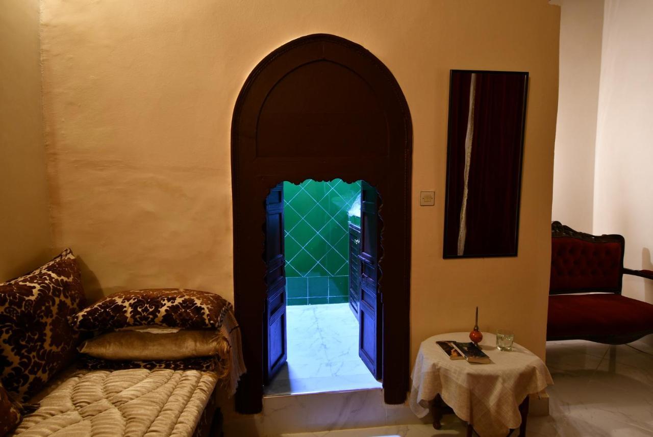 Riad Alkatib แมกเนส ภายนอก รูปภาพ
