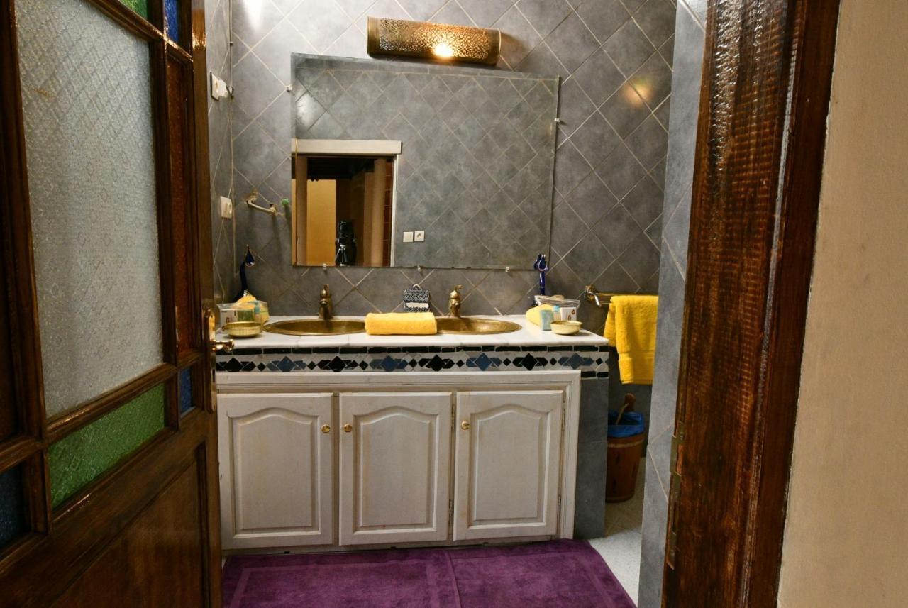 Riad Alkatib แมกเนส ภายนอก รูปภาพ