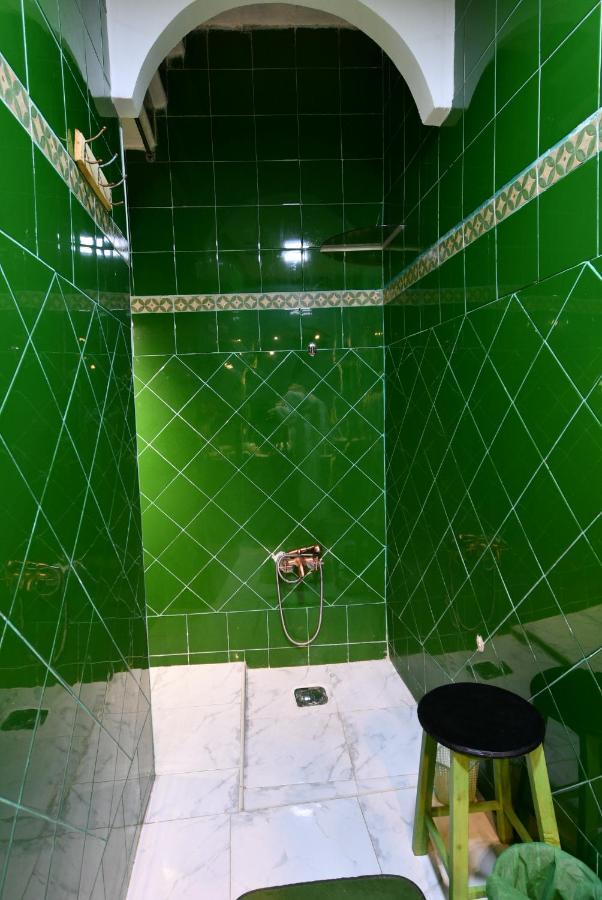 Riad Alkatib แมกเนส ภายนอก รูปภาพ