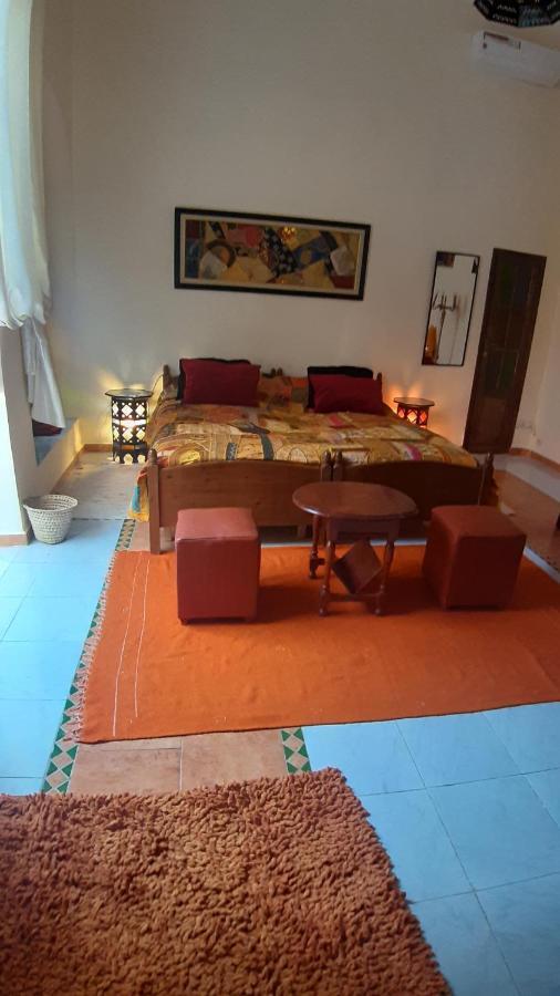 Riad Alkatib แมกเนส ภายนอก รูปภาพ
