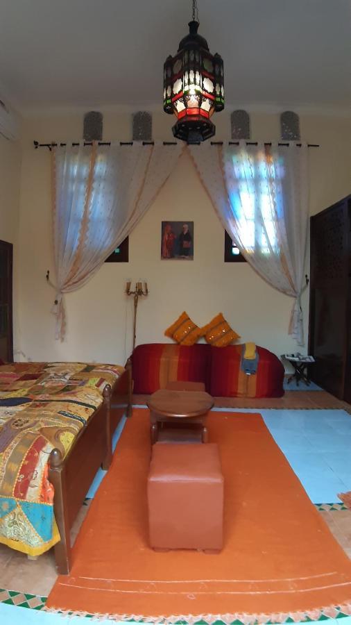 Riad Alkatib แมกเนส ภายนอก รูปภาพ