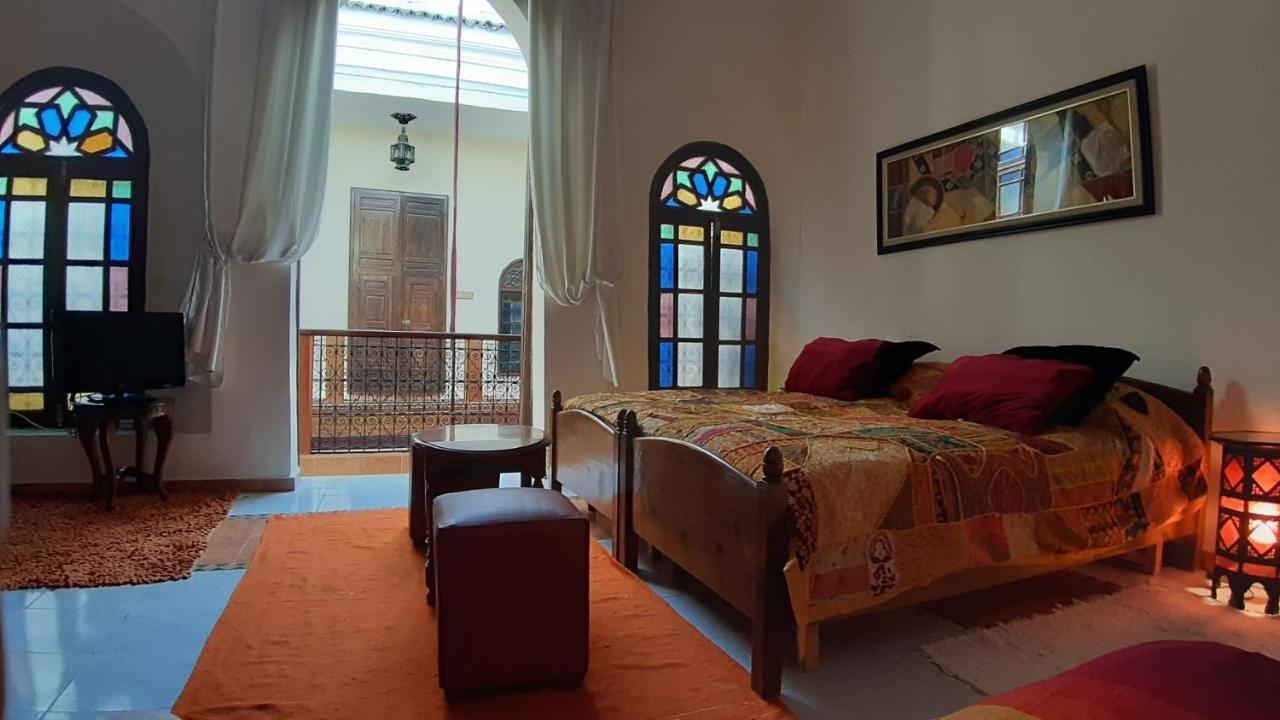 Riad Alkatib แมกเนส ภายนอก รูปภาพ