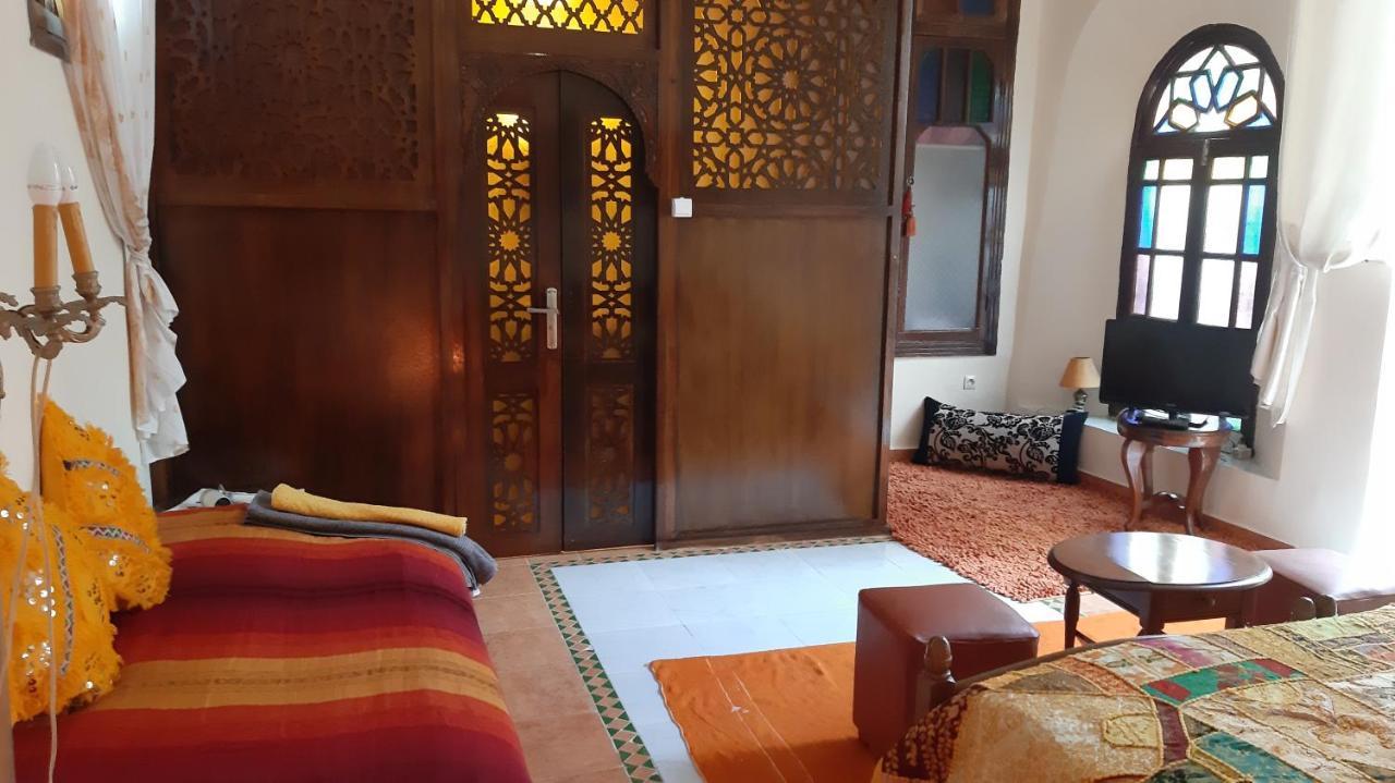 Riad Alkatib แมกเนส ภายนอก รูปภาพ