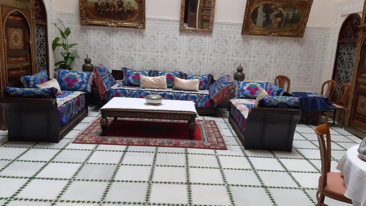 Riad Alkatib แมกเนส ภายนอก รูปภาพ
