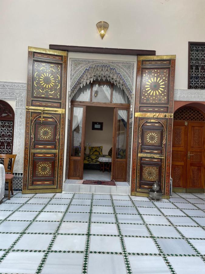 Riad Alkatib แมกเนส ภายนอก รูปภาพ