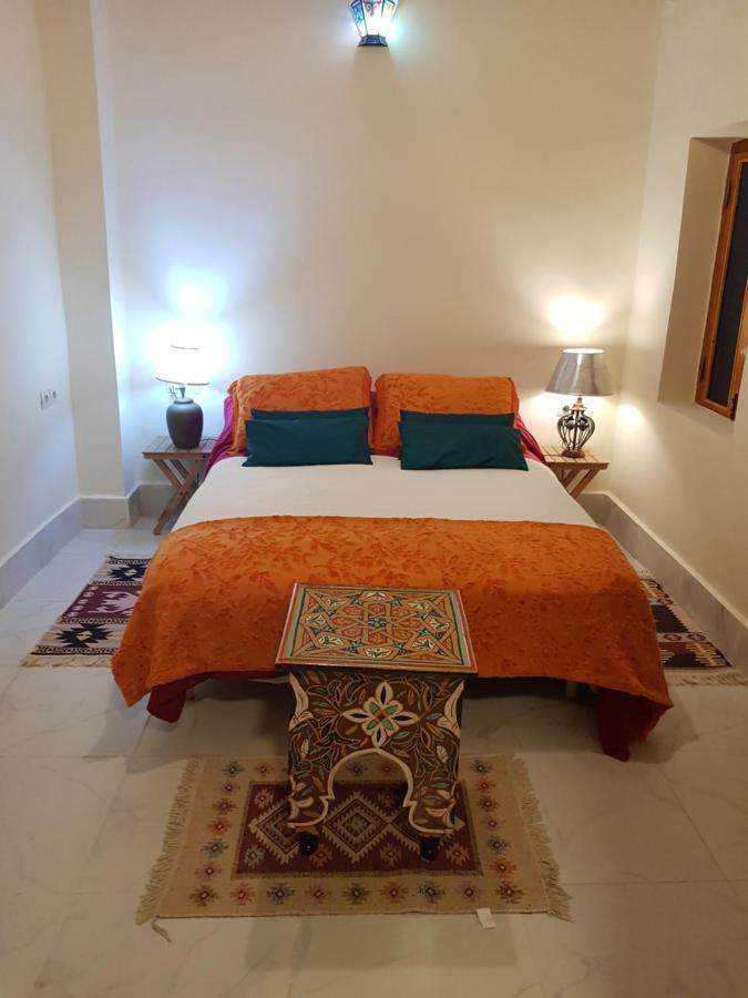 Riad Alkatib แมกเนส ภายนอก รูปภาพ