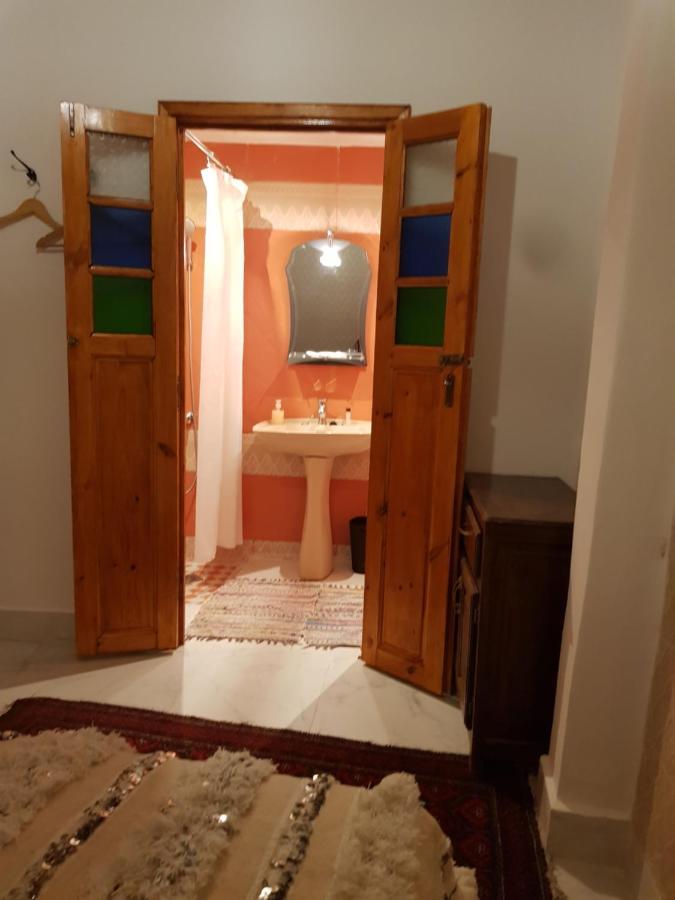 Riad Alkatib แมกเนส ภายนอก รูปภาพ